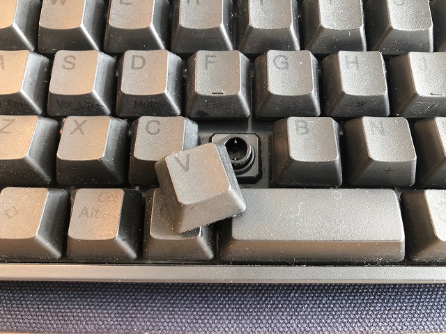 引き抜き工具無しで簡単にキーキャップを外す方法 100均でも購入可能で自作する必要もなし ベニテングダケ Com