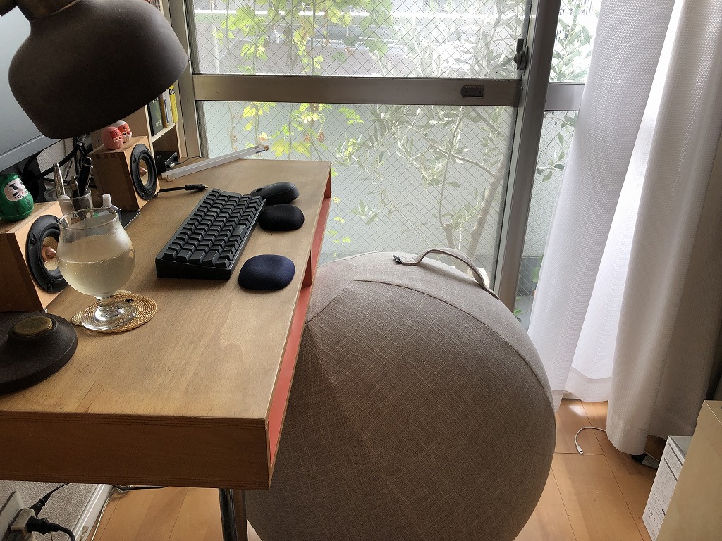 安物バランスボールにカバーを導入したらおしゃれになった話 │ ベニテングダケ.com