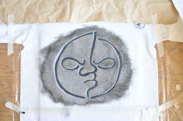 100均の道具を使ったステンシルTシャツの作り方 | ベニテングダケ.com